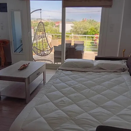 Neirides House Karianí