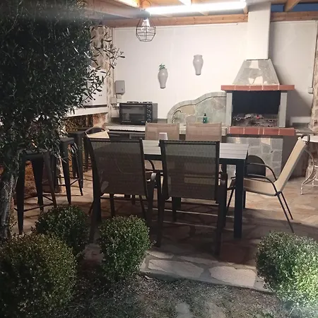 بيت للعطل Neirides House